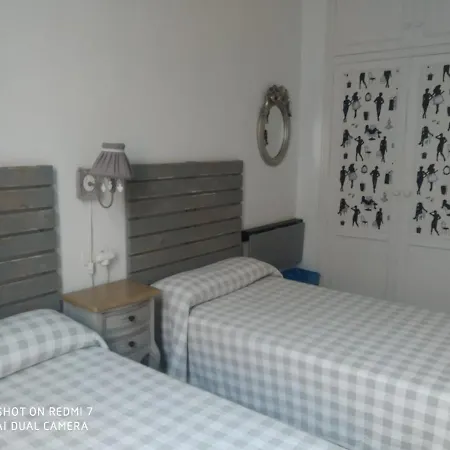 Old Town Hostel *