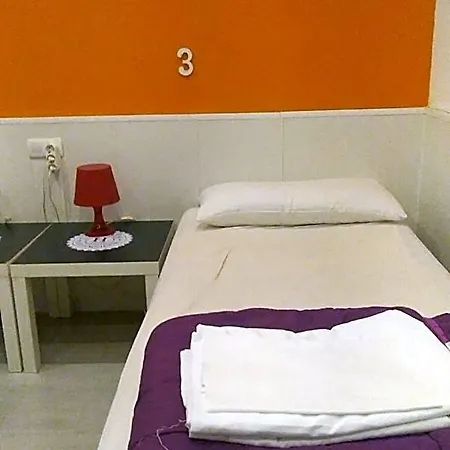 Old Town Hostel *