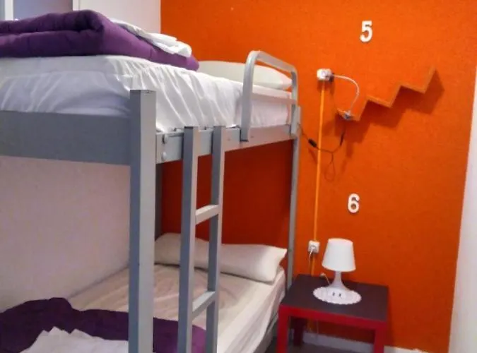 Old Town Hostal *